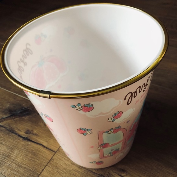 Only 1 Left! MY MELODY-Imported (NWT) Plastic Waste Basket - Picture 9 of 11